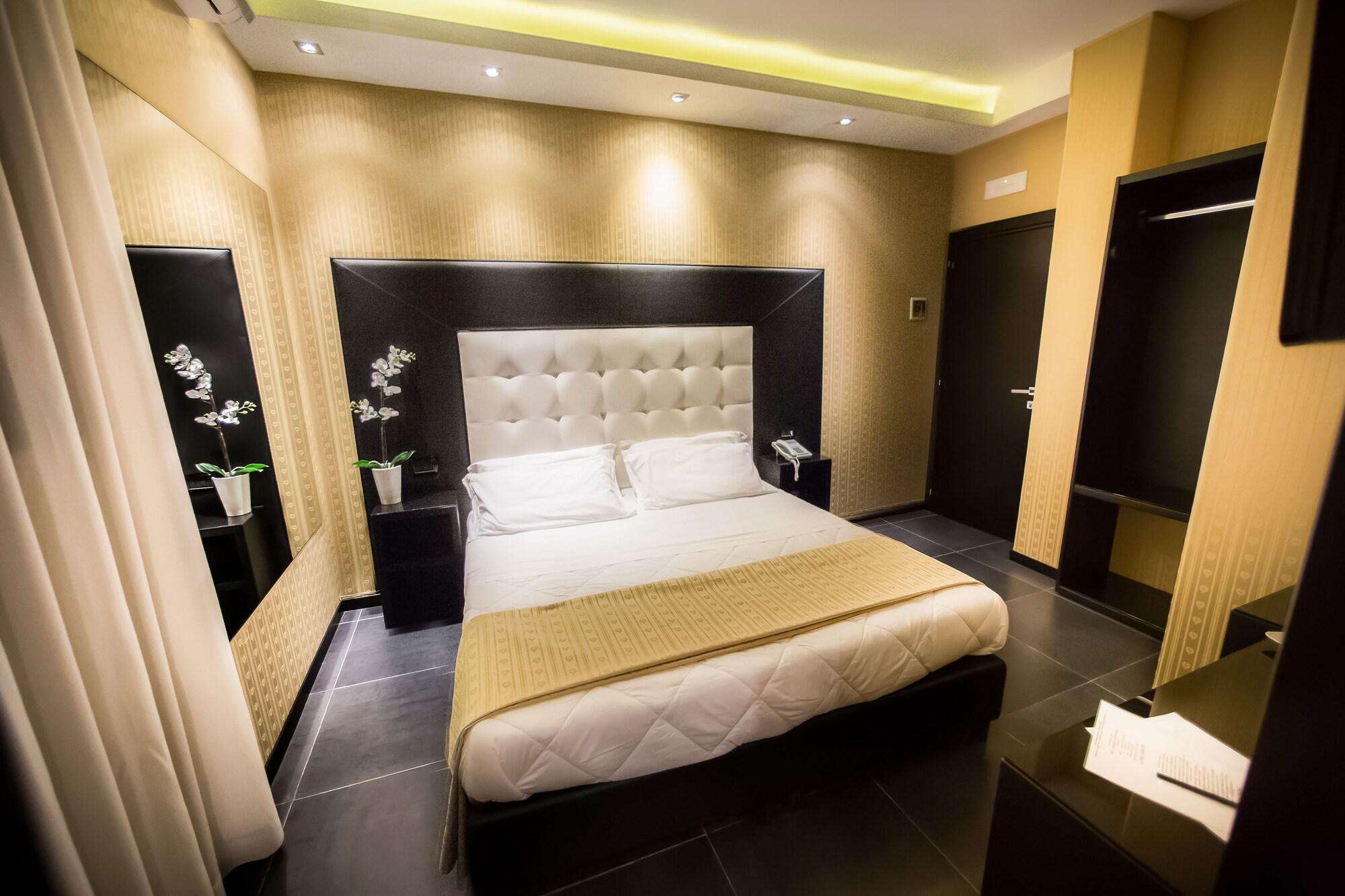 Kleopatra Design Hotel Наполи Екстериор снимка