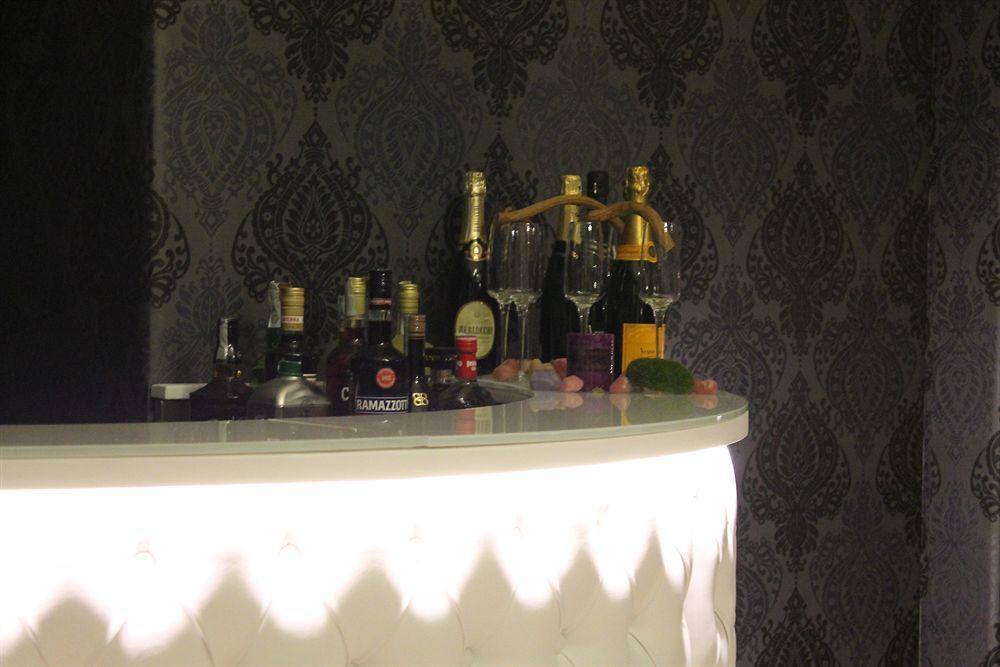 Kleopatra Design Hotel Наполи Екстериор снимка