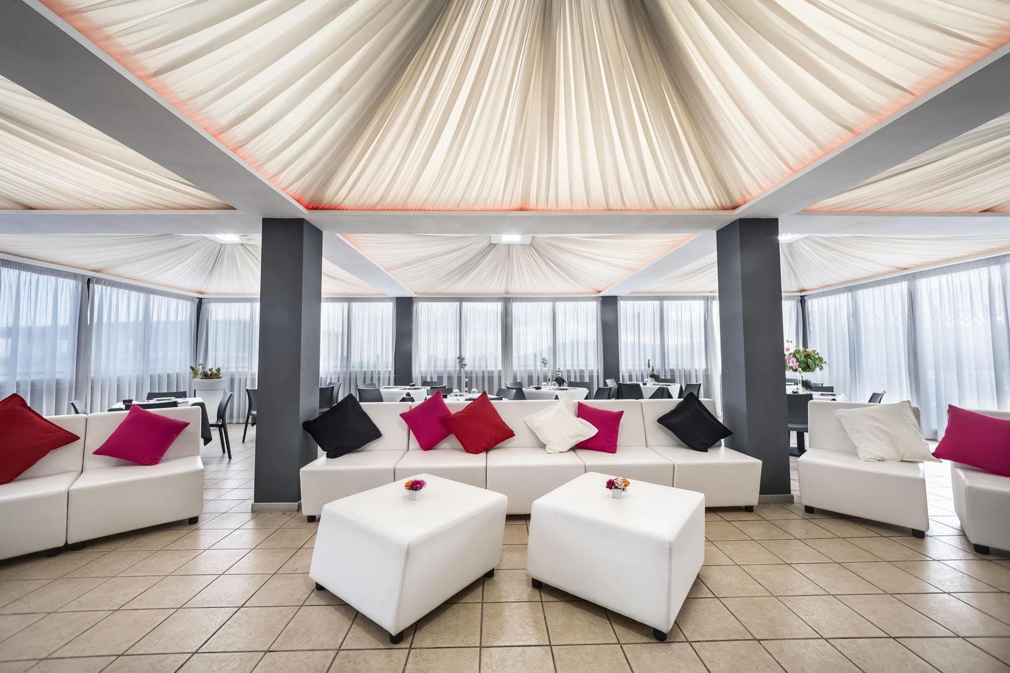 Kleopatra Design Hotel Наполи Екстериор снимка