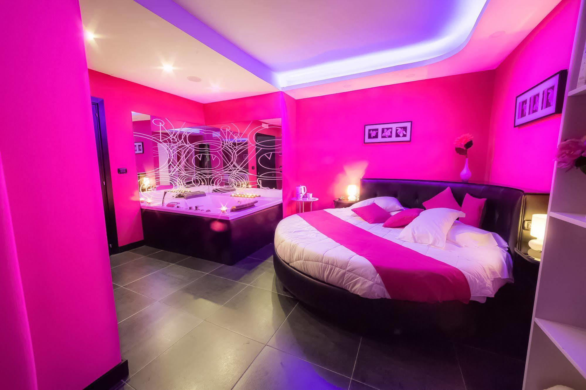 Kleopatra Design Hotel Наполи Екстериор снимка