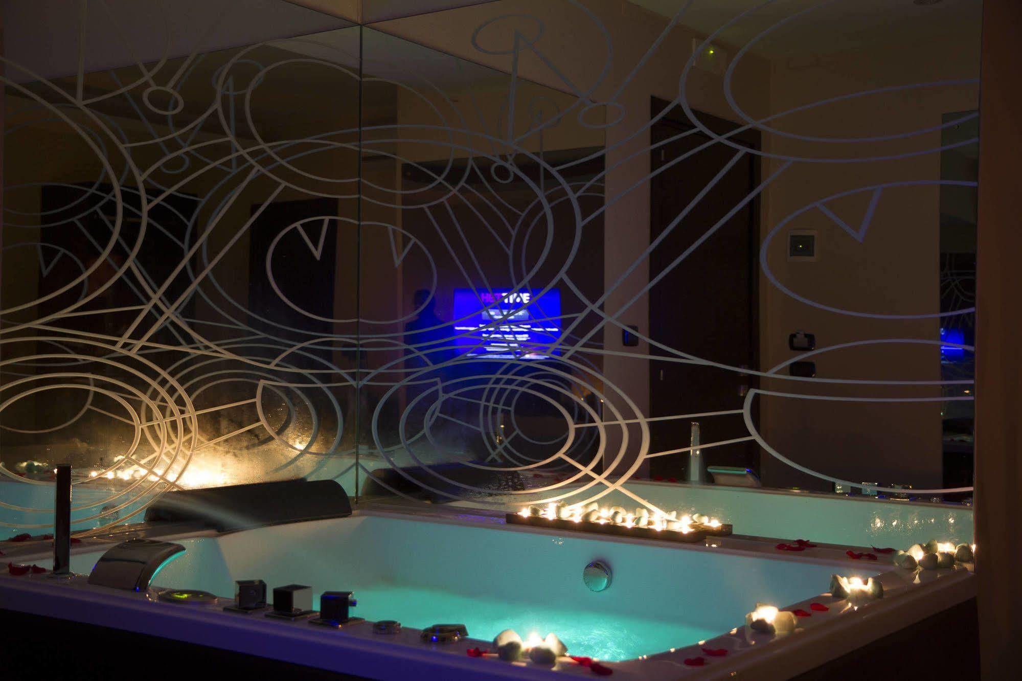 Kleopatra Design Hotel Наполи Екстериор снимка