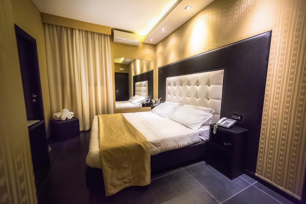 Kleopatra Design Hotel Наполи Екстериор снимка