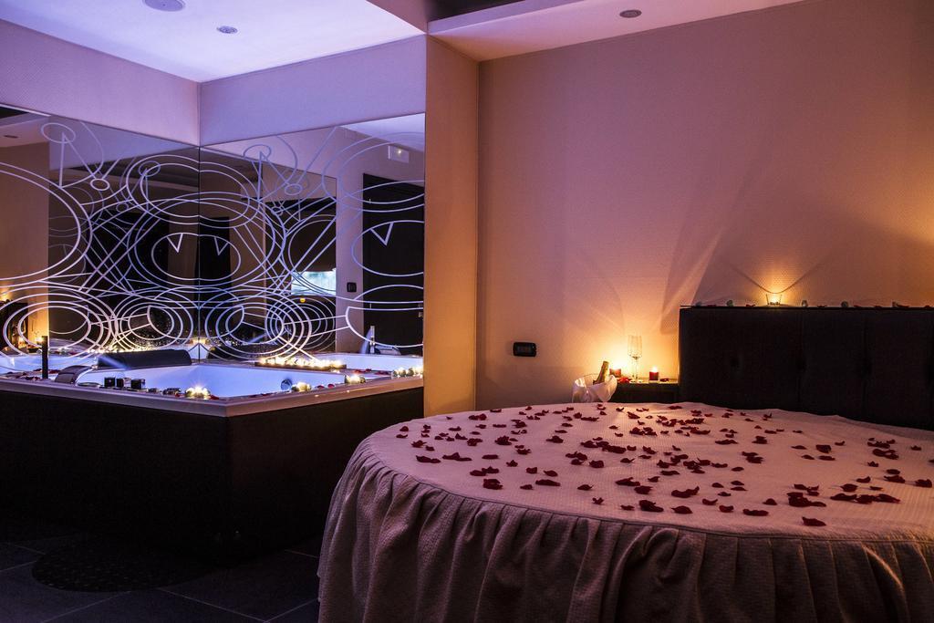 Kleopatra Design Hotel Наполи Екстериор снимка
