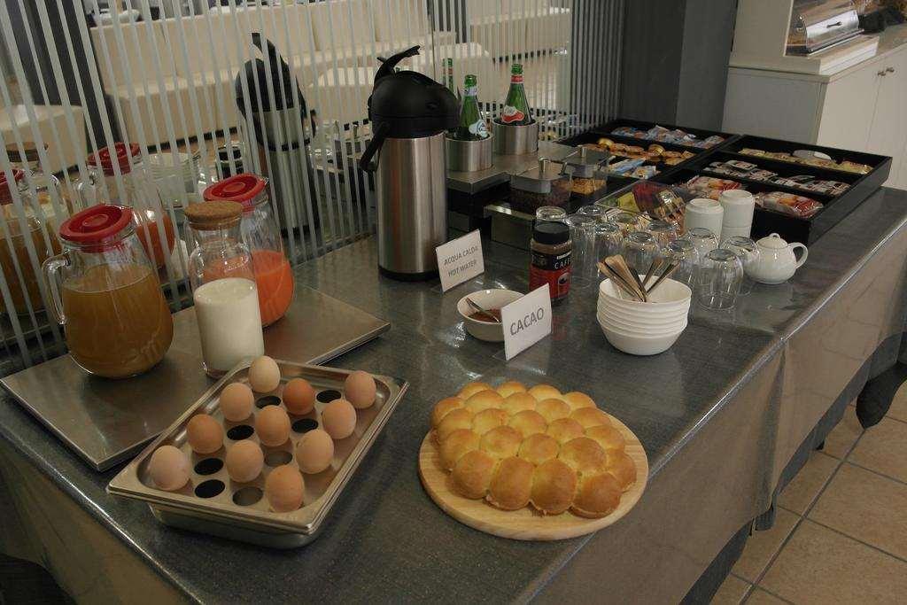 Kleopatra Design Hotel Наполи Ресторант снимка