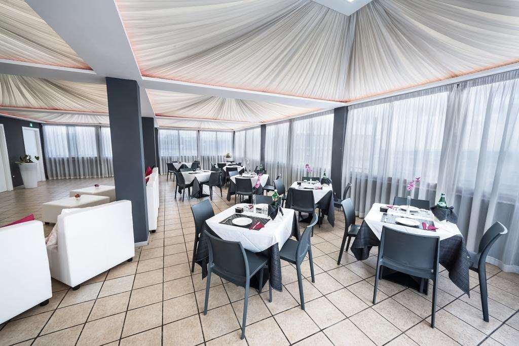 Kleopatra Design Hotel Наполи Ресторант снимка